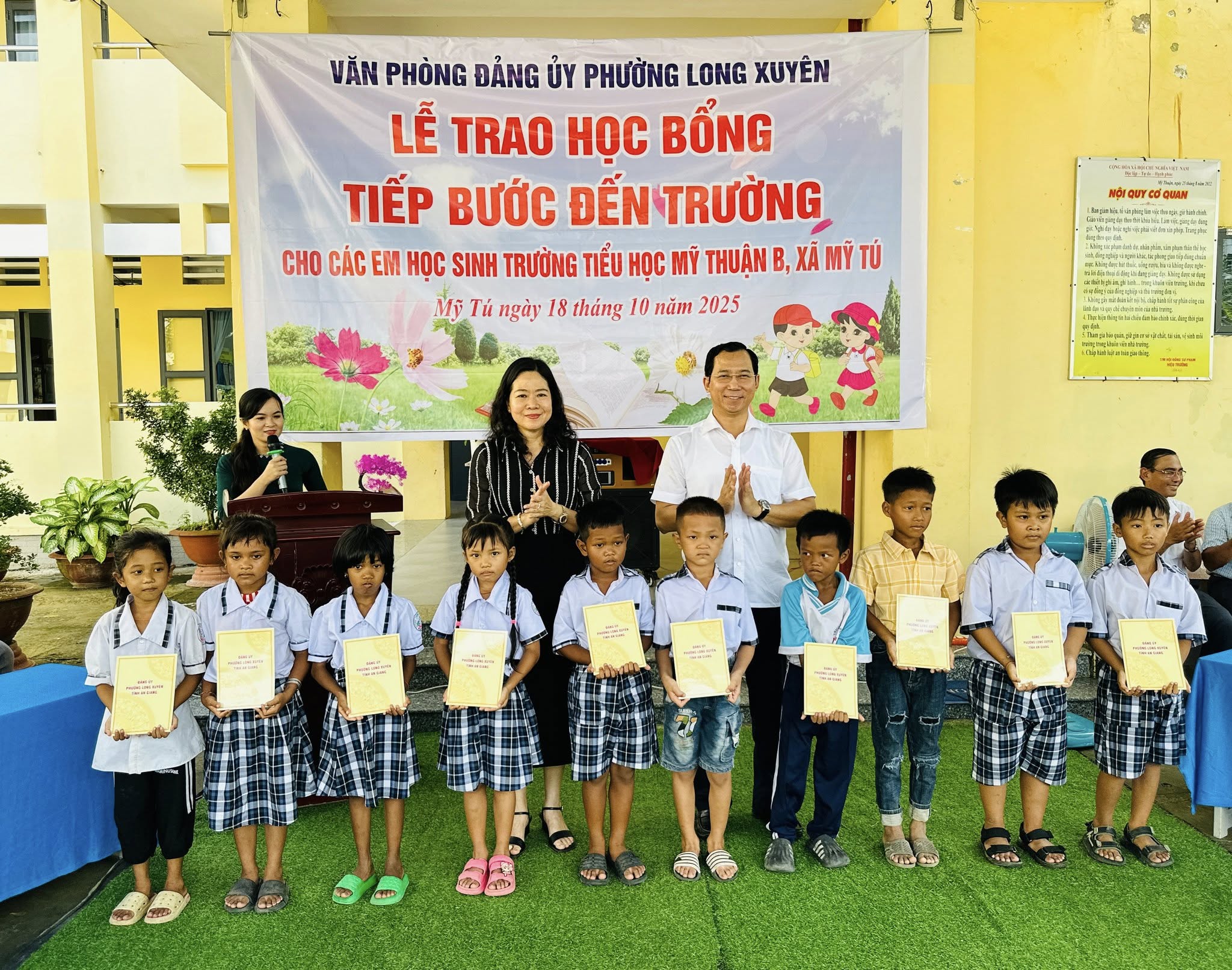 Lễ trao học bổng tiếp bước đến trường