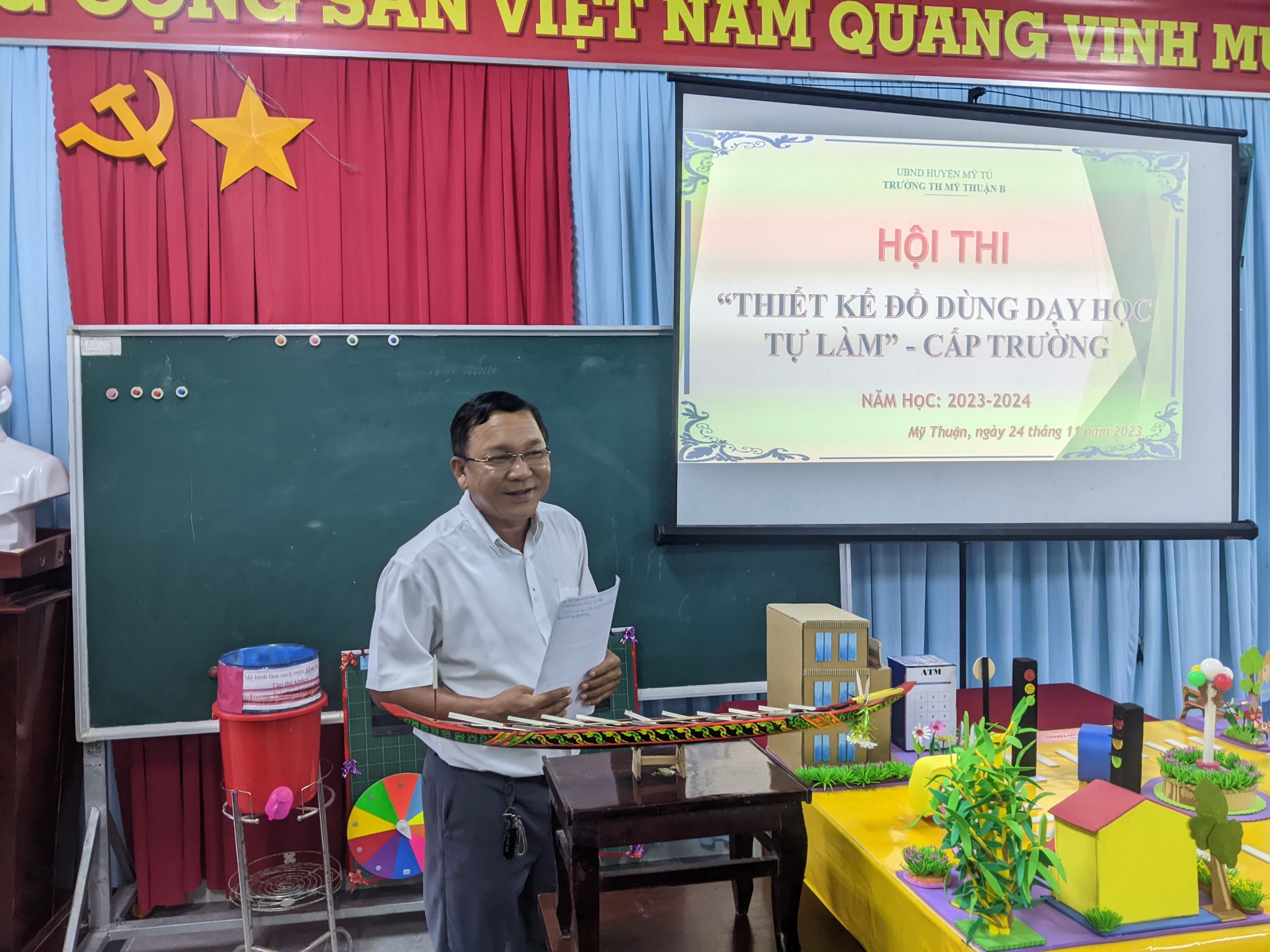 Cuộc thi đồ dùng dạy học cấp trường