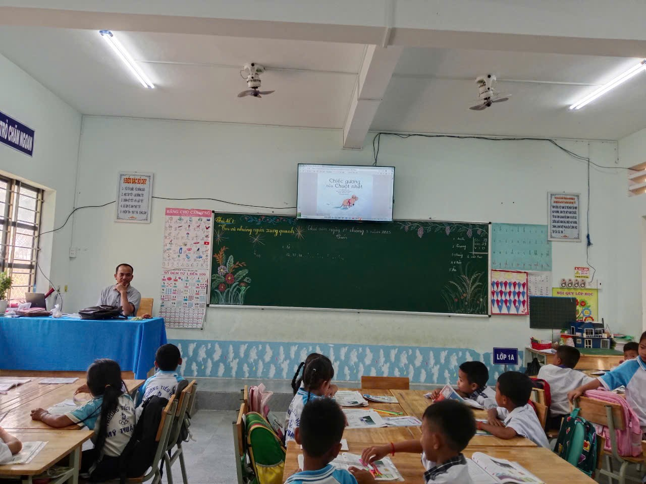 TỔ CHỨC TIẾT ĐỌC THƯ VIỆN TRÊN LỚP TRƯỜNG TIỂU HỌC MỸ THUẬN B