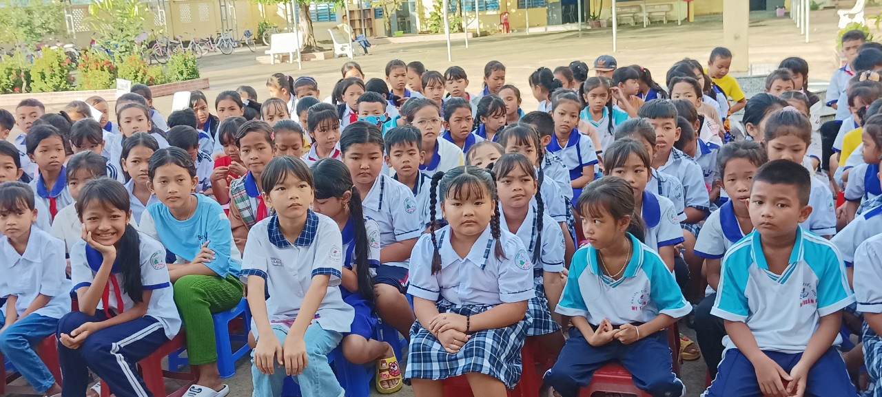 Trường Tiểu học Mỹ Thuận B tổ chức hội thi chữ đẹp cấp trường năm học 2023 - 2024